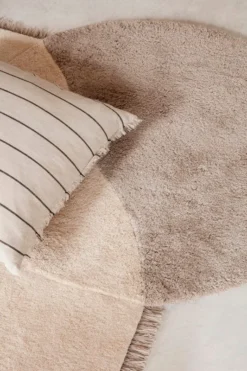 Ferm LIVING Calm Kissen, 80 X 80 Cm, Kamelfarben – Schwarz -Geschäft Für Wohndekoration 09 0895 1