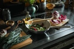 Fiskars Norden Wok, Stahl, 28 cm 11 Fiskars Norden Wok, Stahl, 28 cm -Geschäft Für Wohndekoration 1067636 Fiskars Norden Steel Wok 28cm Coated Environment