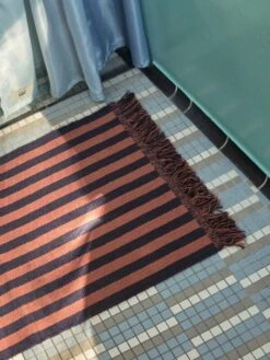 Hay Stripes And Stripes Teppich, 65 X 300 Cm, Navy Cacao -Geschäft Für Wohndekoration Aquarelle vertical ice blue Stripes and Stripes navy cacao