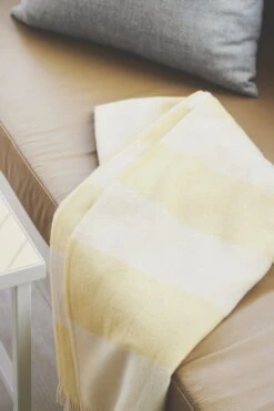 The Sweater Überwurf, Gelb -Geschäft Für Wohndekoration Heg Mller 200625 Silkeborg Uldspinderi10708 copy