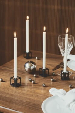By Lassen Kubus Micro Kerzenhalter, 2 Stück, Schwarz -Geschäft Für Wohndekoration Heg Mller 210702 byLassen pressebilleder sllerd10959 copy