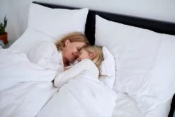 Syli Daunendecke, 240 X 220 Cm, Mittelwarm -Geschäft Für Wohndekoration Joutsen Syli people 1 medres jpg 1