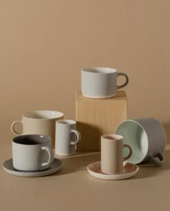 Kahvi Tasse, M, Weiß - Grau -Geschäft Für Wohndekoration KAHVI nathalielautenbacher catalogue lokalhelsinki2022 12 1