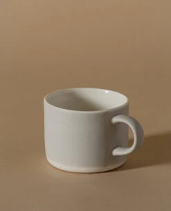 Kahvi Tasse, M, Weiß - Grau -Geschäft Für Wohndekoration KAHVI nathalielautenbacher catalogue lokalhelsinki2022 7