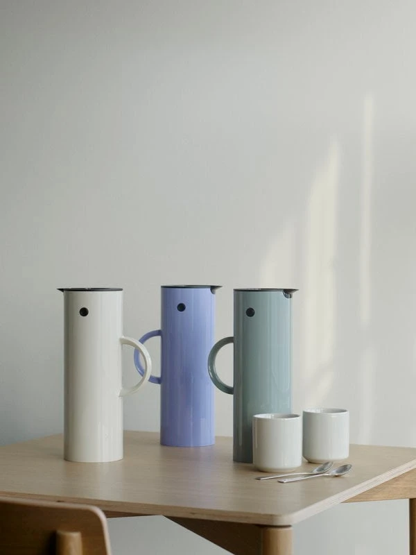 Stelton EM77 Isolierkanne, 1,0 L, Salbeigrün 2 Stelton EM77 Isolierkanne, 1,0 L, Salbeigrün – Bild 2