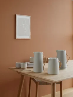 Stelton Emma Isolierkanne Für Tee, Zartes Sandbeige -Geschäft Für Wohndekoration LS x 200 9 x 201 9 x 210 9 Emma soft sand