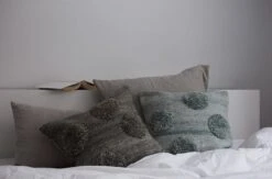 Pipana Inari 4 Kissenbezug, 45 × 45 cm 6 Pipana Inari 4 Kissenbezug, 45 × 45 cm -Geschäft Für Wohndekoration MMS31 4P 45X45 NAT SB 1 EE