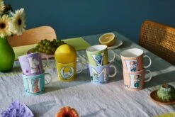 Arabia Mumin Tasse, 400 ml, ABC, V -Geschäft Für Wohndekoration Moomin by Arabia 2022 2023 Alphabet collection LOVE HOME