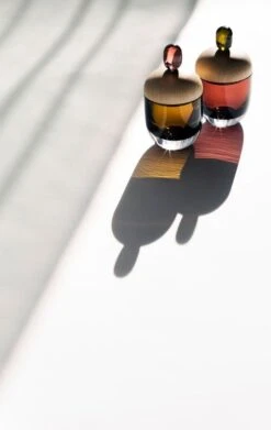 Kasten Lyyli, Mittel, Auberginefarben - Olive -Geschäft Für Wohndekoration PRINT Katriina Nuutinen Lyyli 9 Jyri Keronen