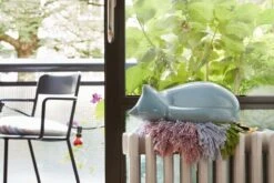 Vitra Resting Cat, Hellblau -Geschäft Für Wohndekoration Resting Cat2C Resting Animals2C Accessories in situ shooting 2018 2342495 master