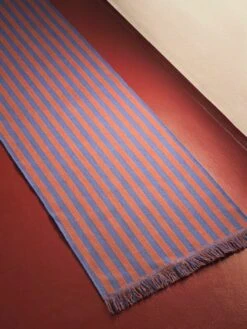 Hay Stripes And Stripes Teppich, 65 X 300 Cm, Navy Cacao -Geschäft Für Wohndekoration Stripes and Stripes cacao sky