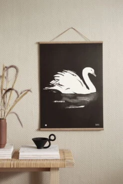 Poster Swan, 50 X 70 Cm -Geschäft Für Wohndekoration TeemuJ rvi Joutsen SwanPoster photoSusannaVento