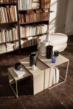 Ferm LIVING Flow Becher, Schwarz 11 Ferm LIVING Flow Becher, Schwarz -Geschäft Für Wohndekoration fermLIVING ClusterTables 22 VS