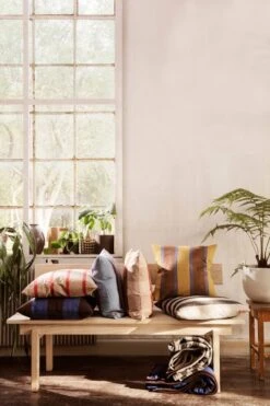 Ferm LIVING Grand Kissen, 50 X 50 Cm, Rosa - Staub -Geschäft Für Wohndekoration fermLIVING PekaBench image