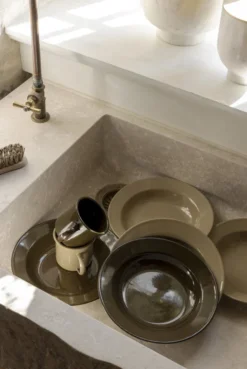 Ferm LIVING Yard Picknick-Set, 8 Stk., Olivgrün -Geschäft Für Wohndekoration fermLIVING The Home YardPicnicSet image 1