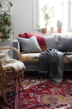 Metsä Kissenbezug, 45 X 45 Cm, Dunkelgrau 8 Metsä Kissenbezug, 45 X 45 Cm, Dunkelgrau -Geschäft Für Wohndekoration lapuankankurit metsa blankets and cushion covers revontuli blanket 2