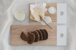 Schneidebrett Pala, Mittel, Weiß – Esche -Geschäft Für Wohndekoration pala leikkuulauta stailattu3