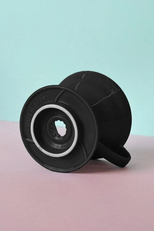 Hario V60 Kaffeefilterschale, Größe 02, Mattschwarzes Porzellan 2 Hario V60 Kaffeefilterschale, Größe 02, Mattschwarzes Porzellan – Bild 2